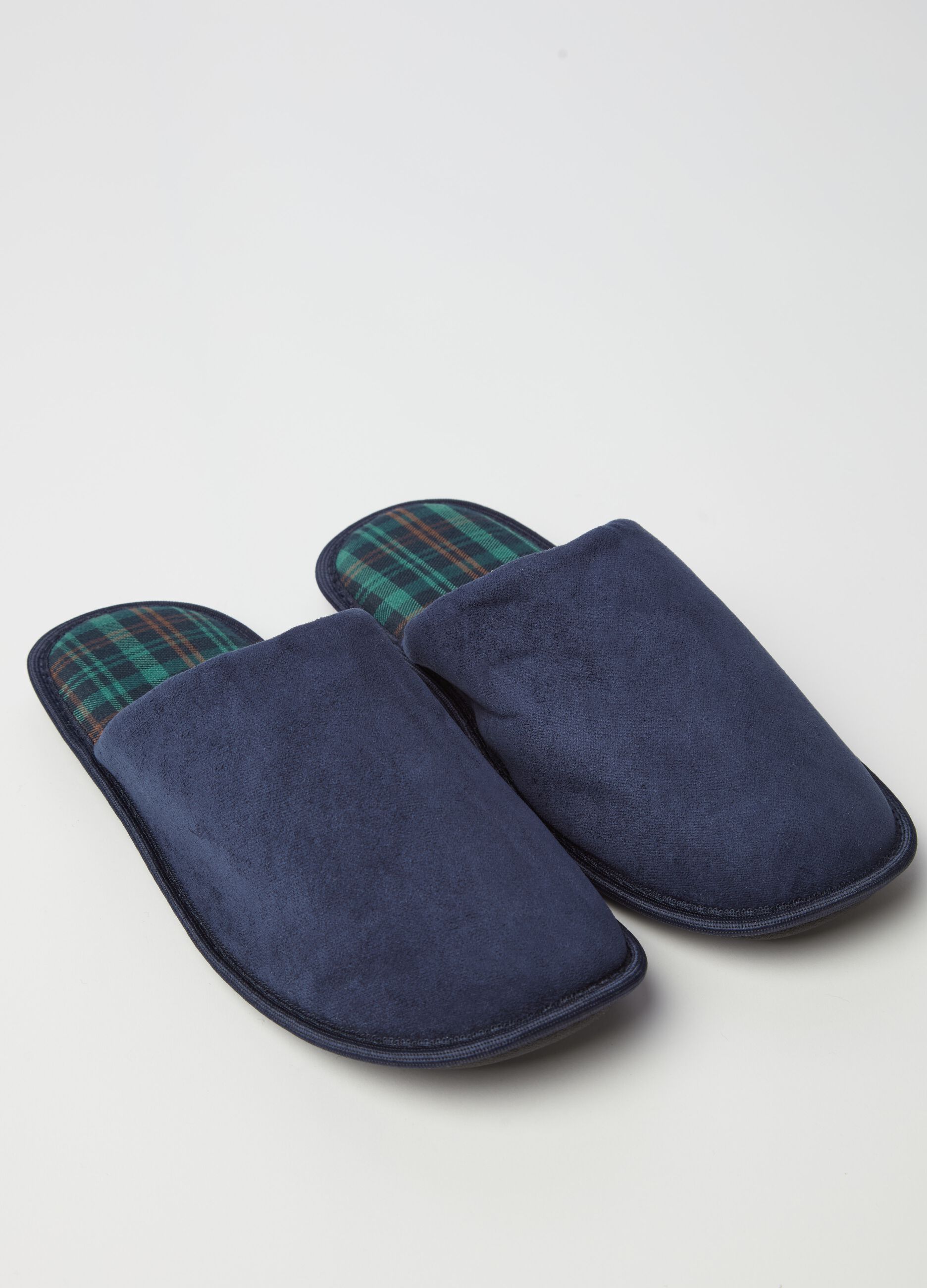 Velour slippers with tartan lining