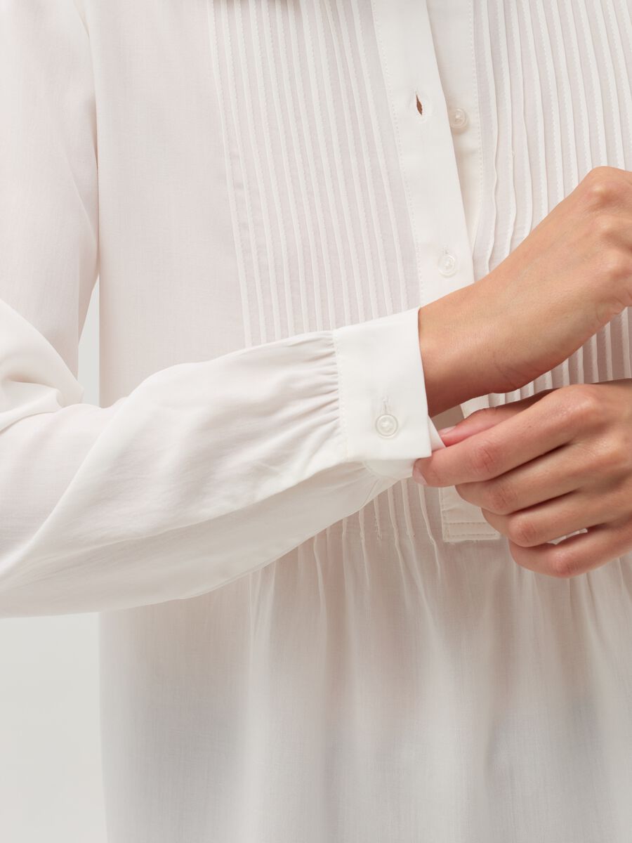 Shirt with pleated detail_3