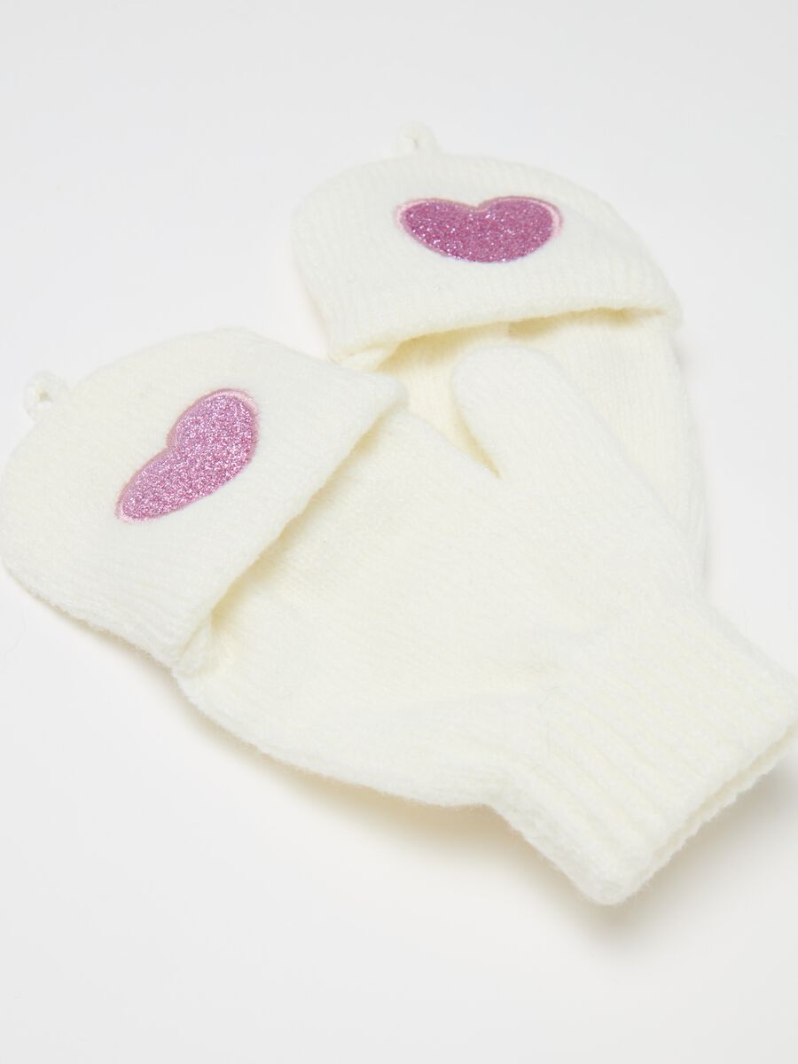 Half-finger gloves with shiny heart patch_1