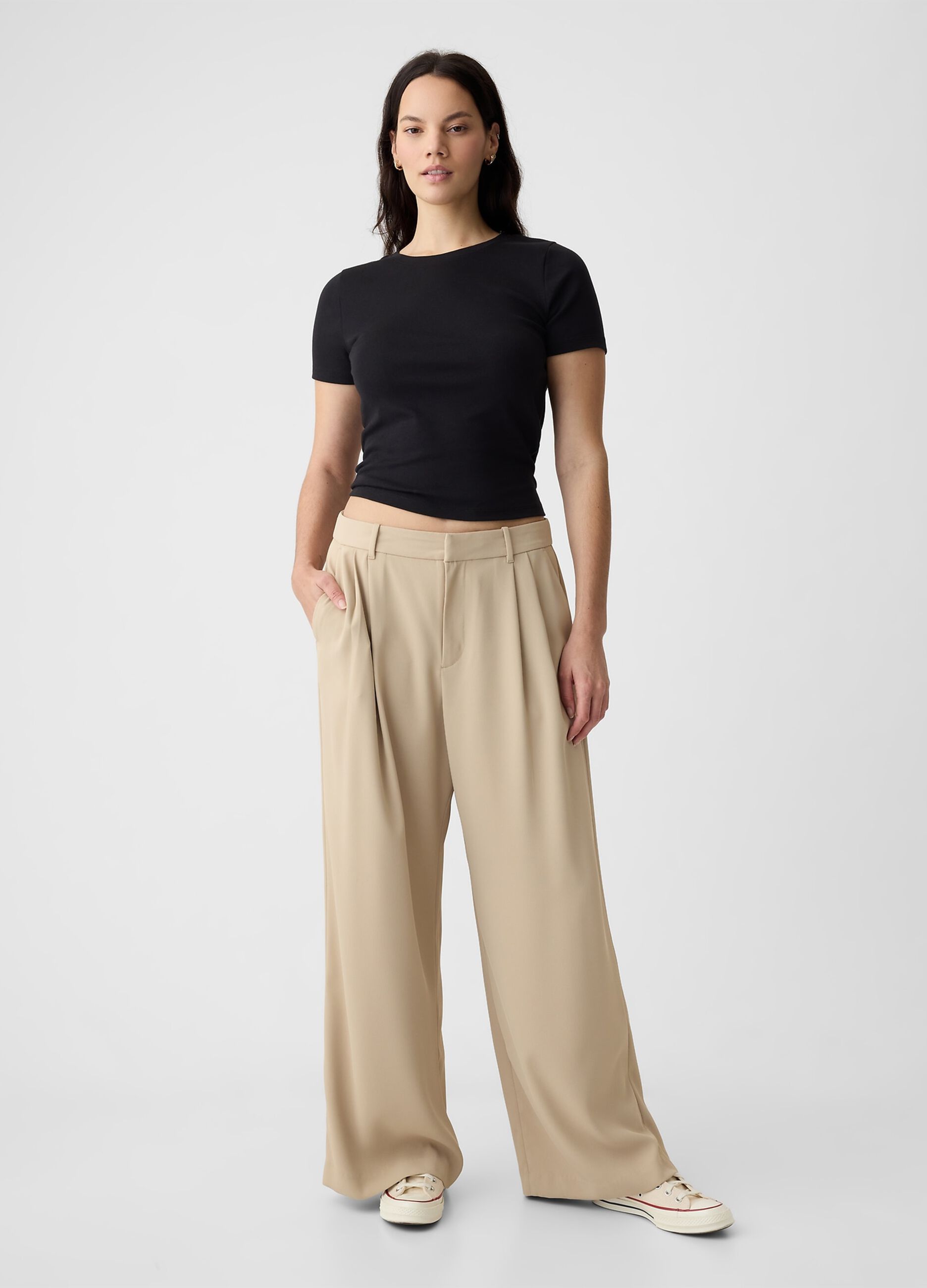 Wide-leg trousers with high waist and darts