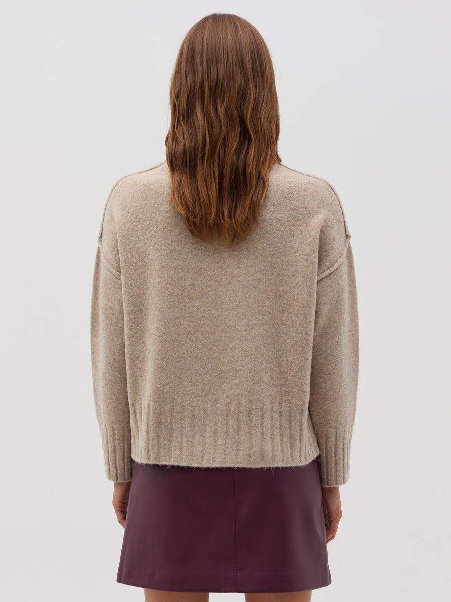 Oversized pullover in reverse stitch_3