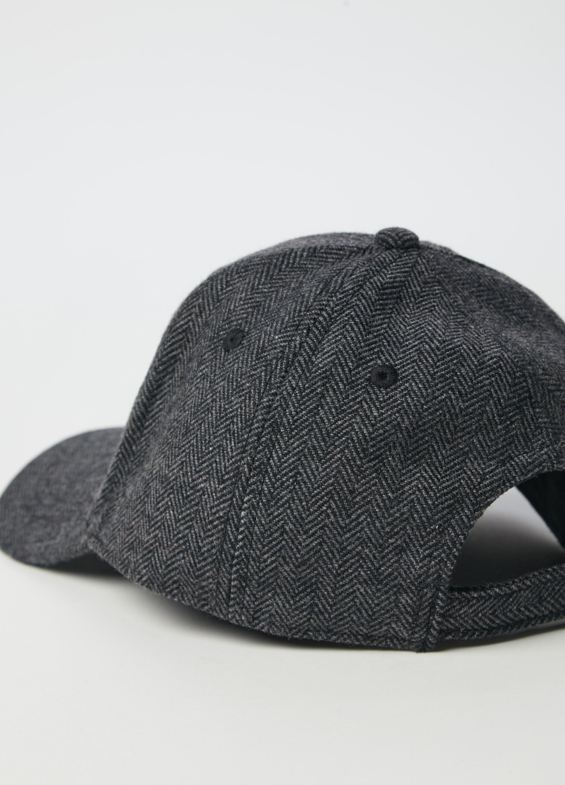 Baseball cap with houndstooth design