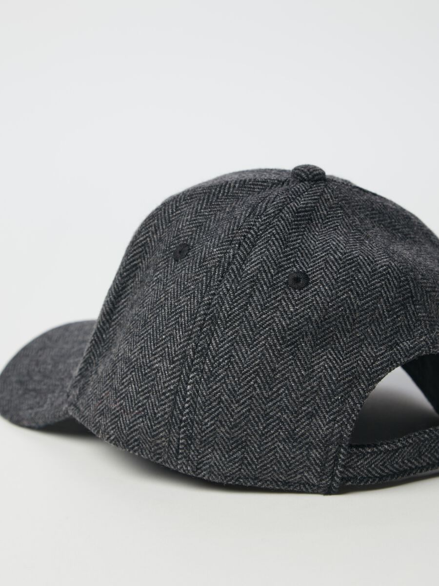 Baseball cap with houndstooth design_1