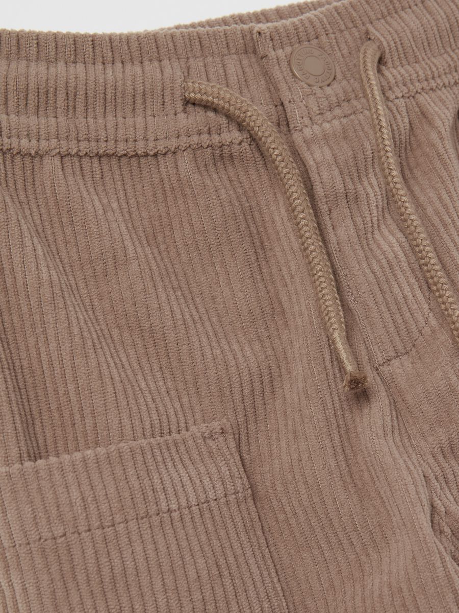 Pantalone jogger in corduroy con tasche_2