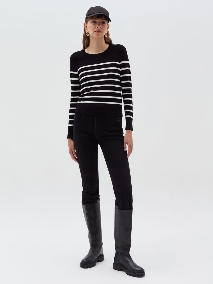 Long-sleeved striped knit shirt_0