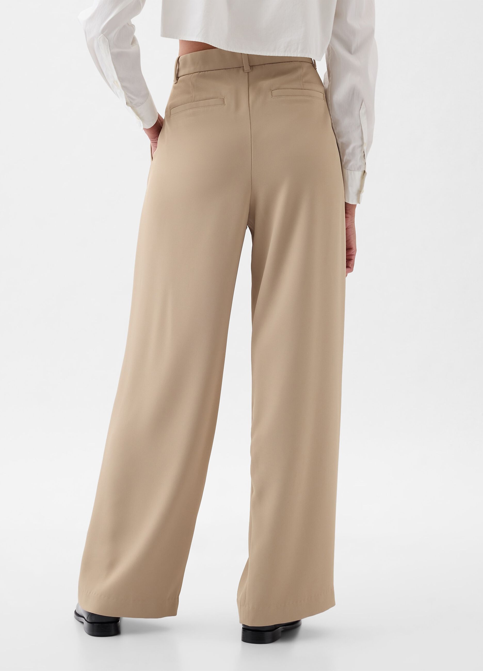 Wide-leg trousers with high waist and darts