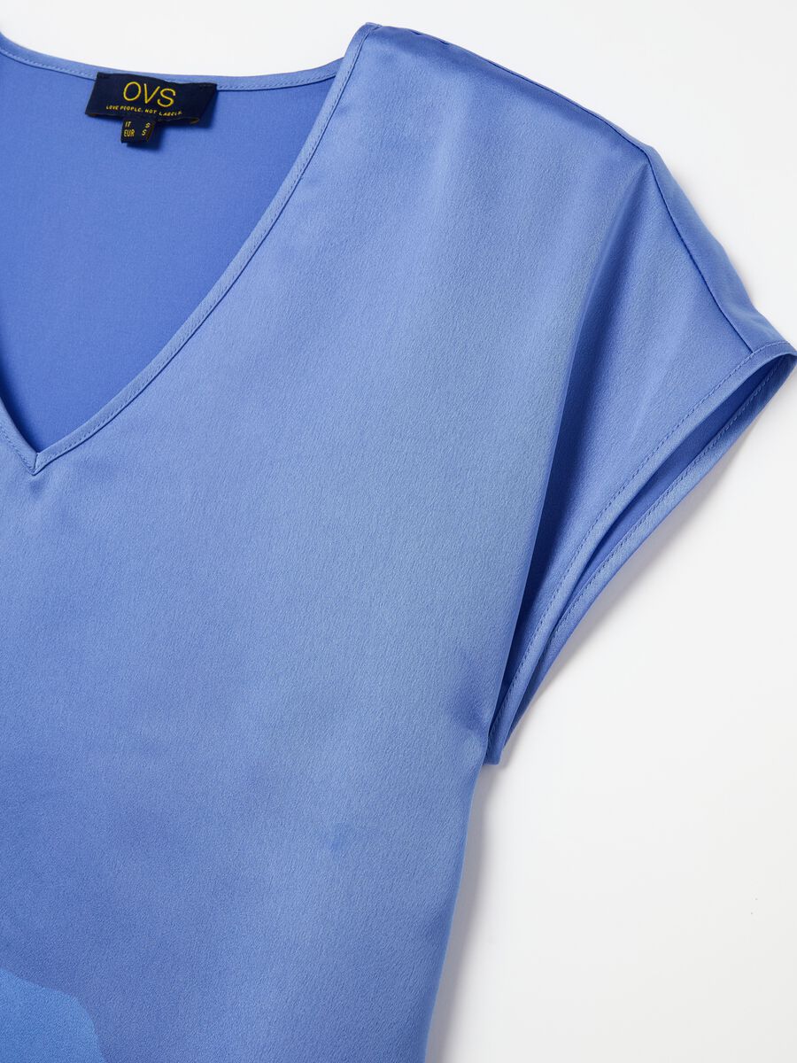 Blusa in satin con scollo a V_5