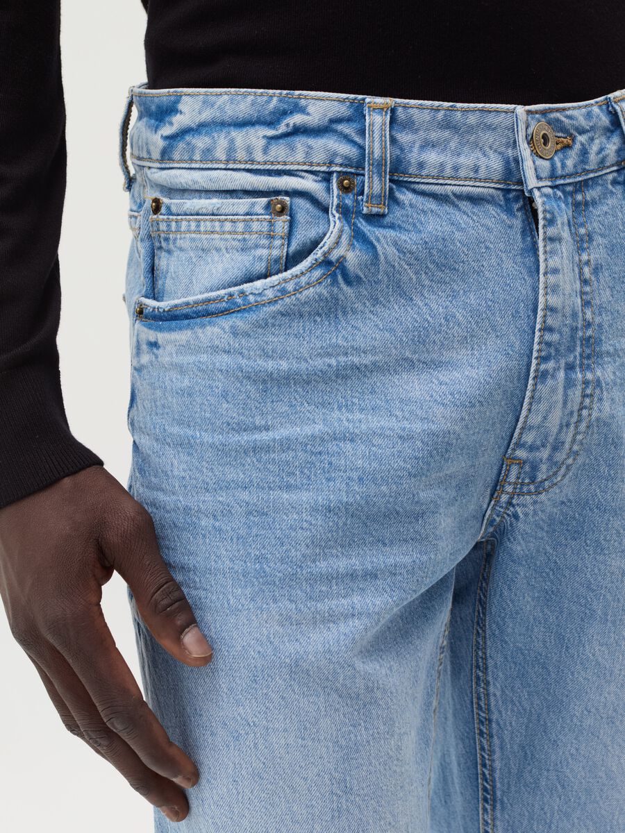 Slim-fit acid-wash jeans with fading_3