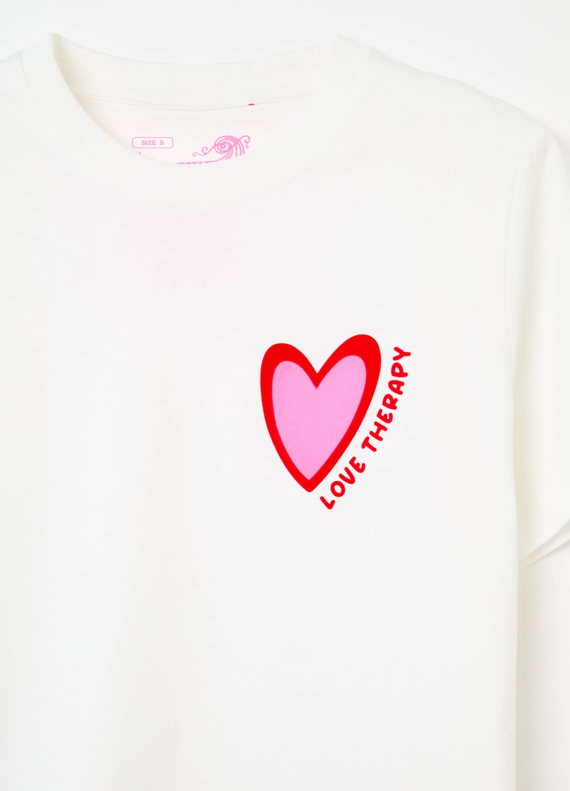 T-shirt con stampa cuore