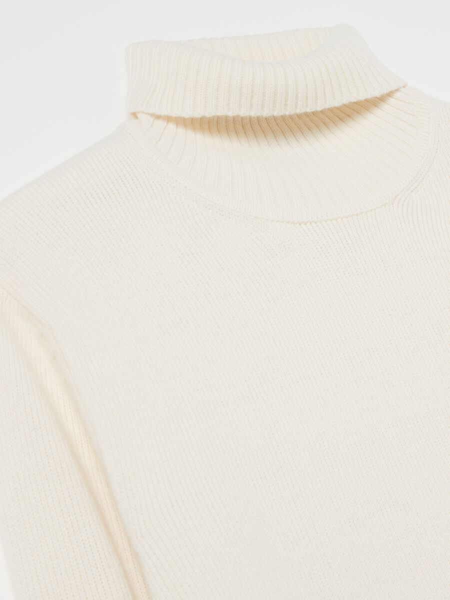 Pullover with high neck_5