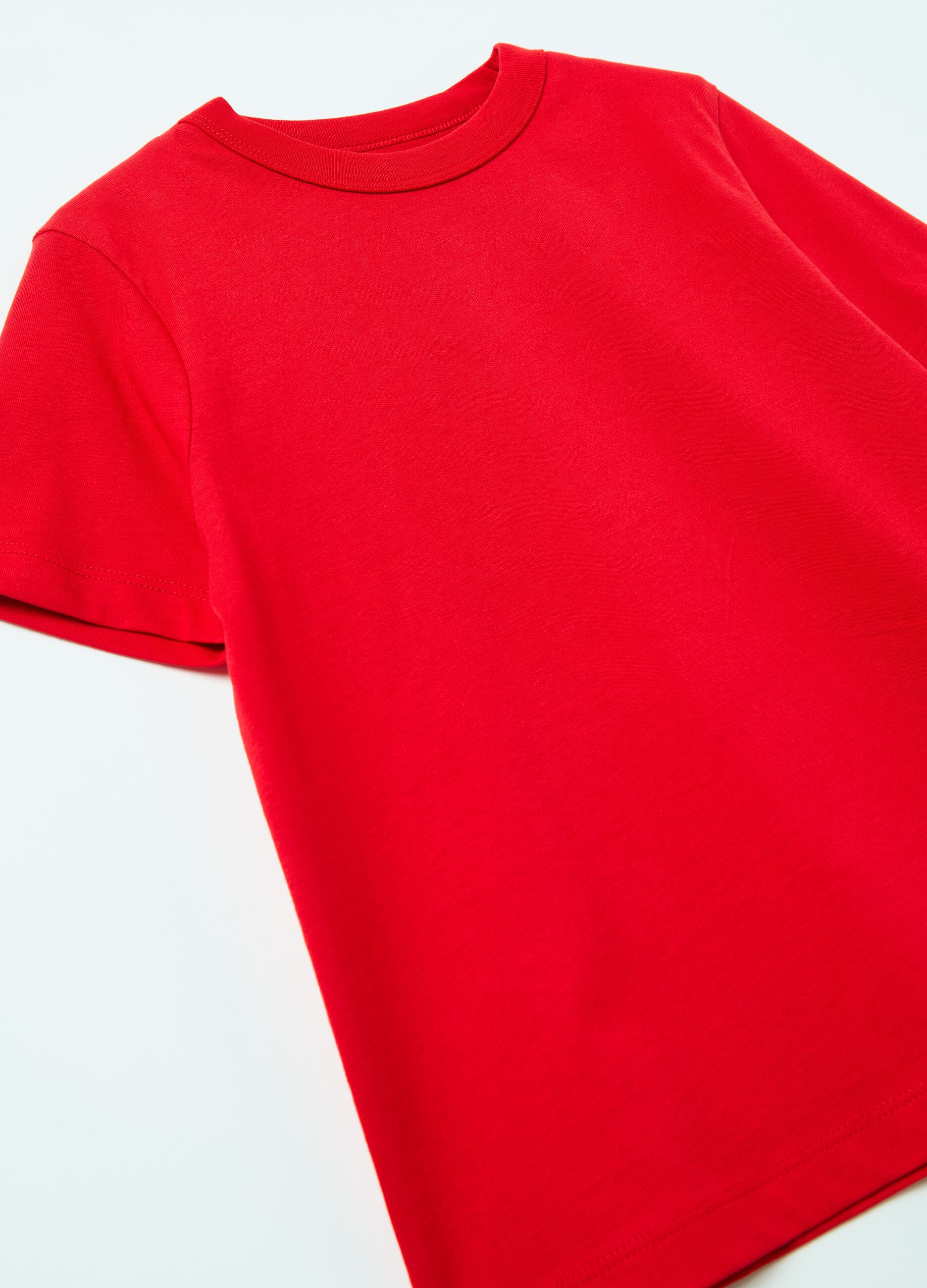 Essential solid colour T-shirt in organic cotton