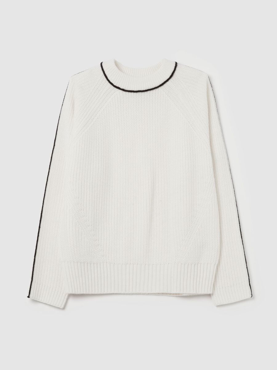 Pullover with contrasting striped edging_4