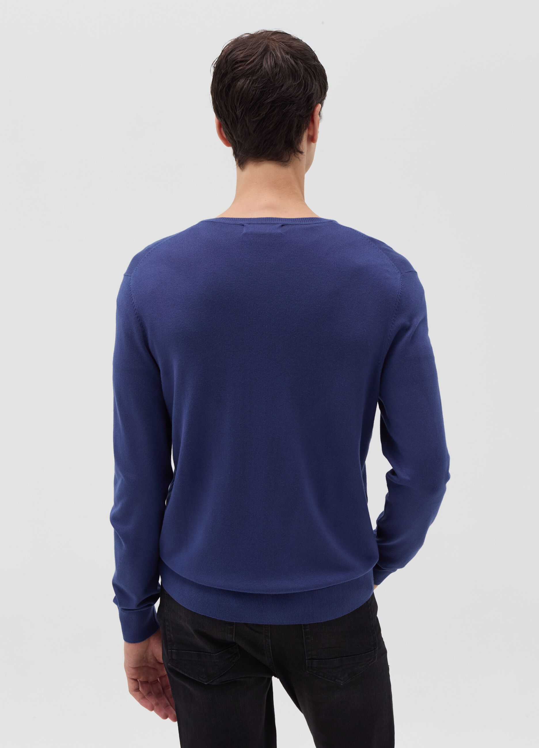 V-neck pullover