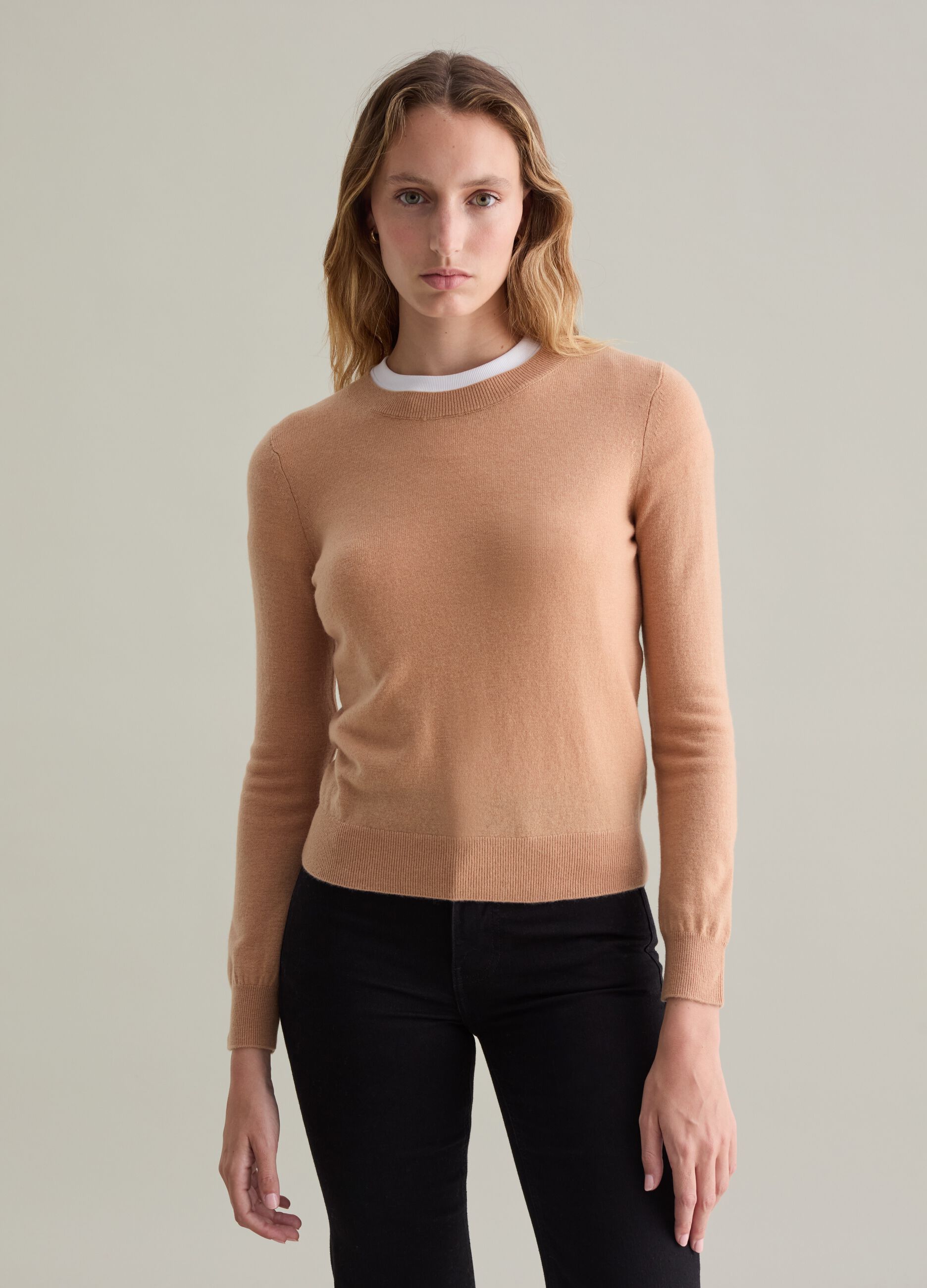 Wool pullover with round neck