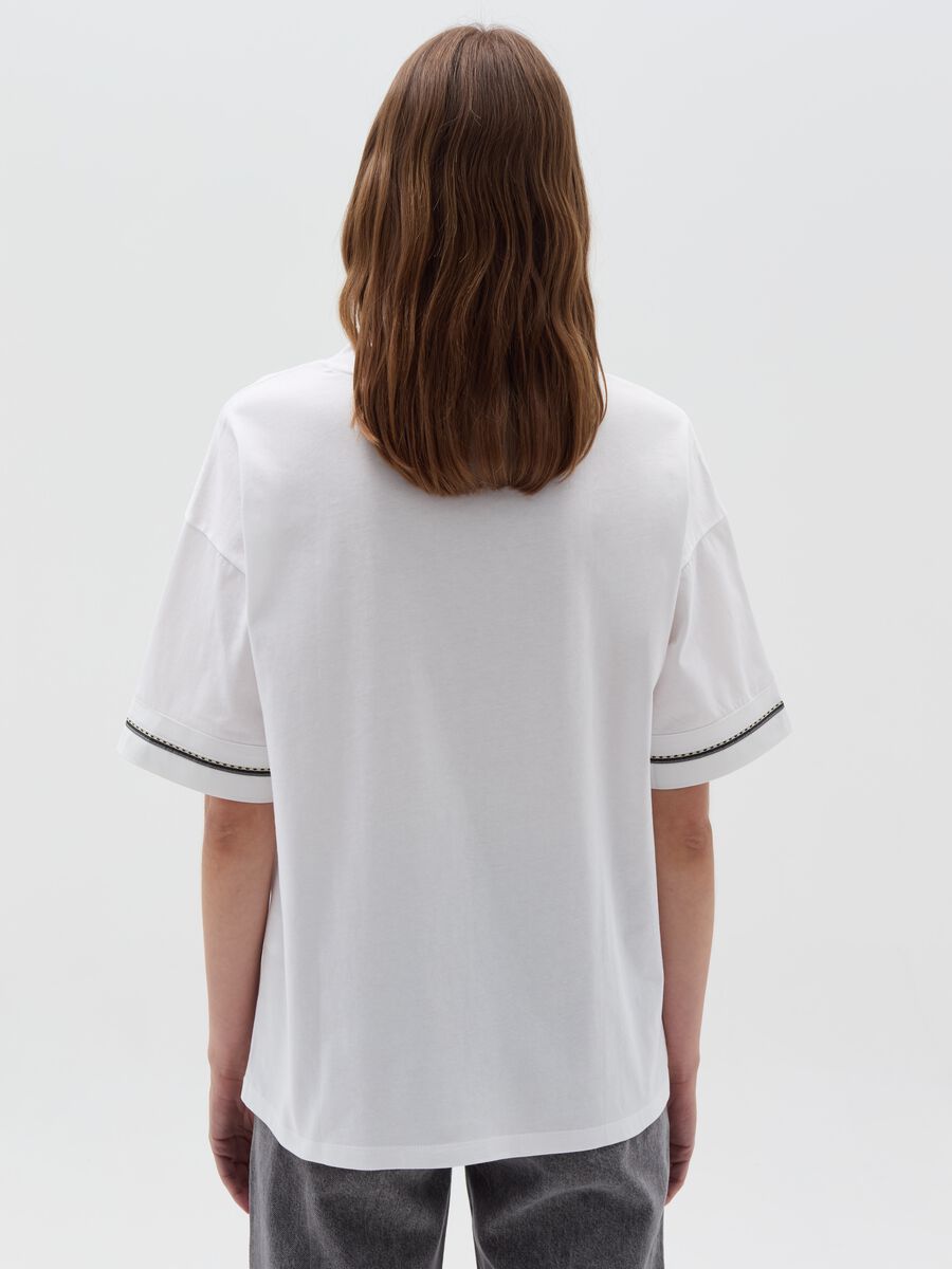 Oversized T-shirt with contrasting inserts_2