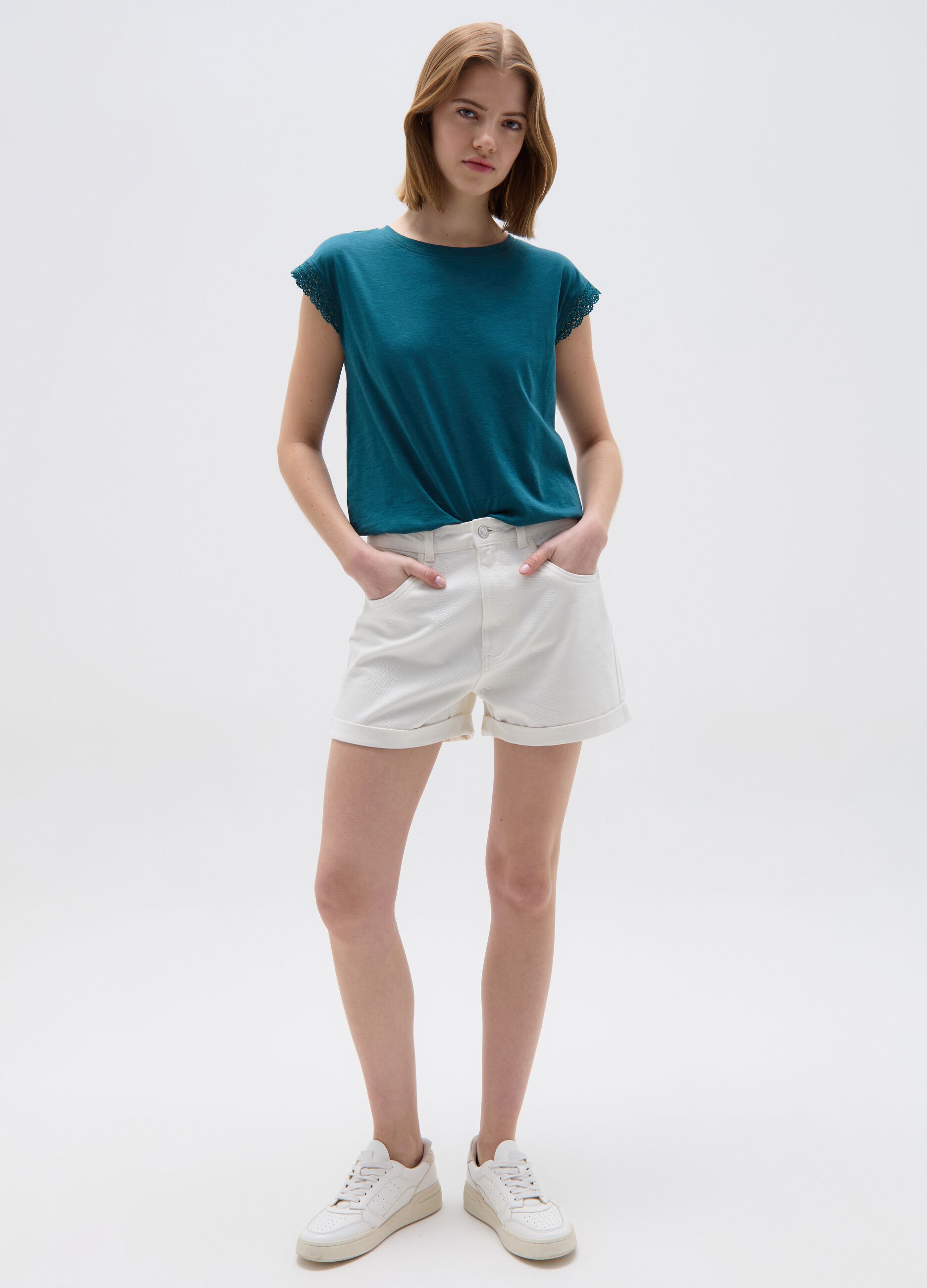 T-shirt with kimono sleeves and crochet insert