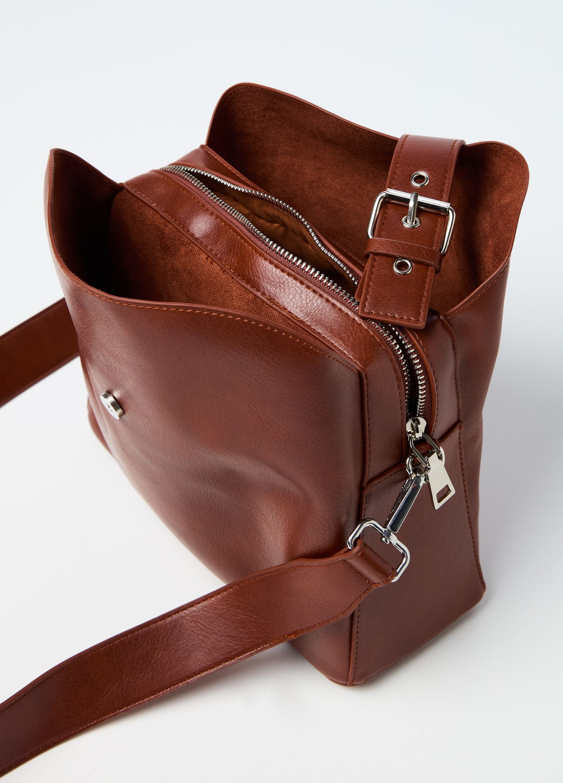 Bucket bag with external pockets