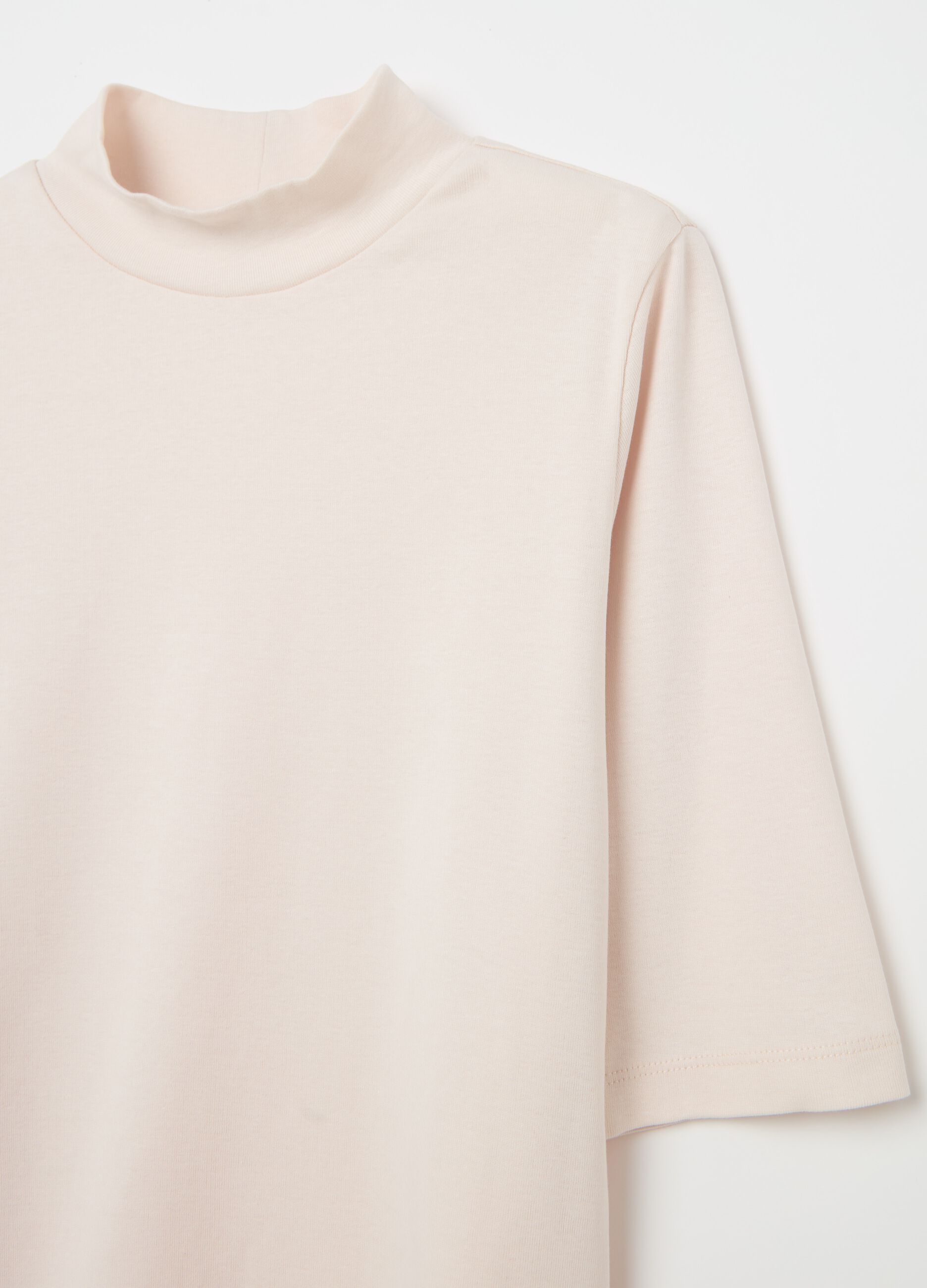 T-shirt with mock neck and elbow-length sleeves