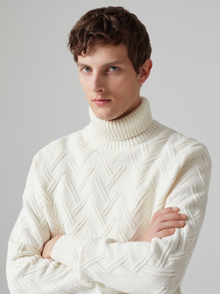 Turtle-neck herringbone pullover_1