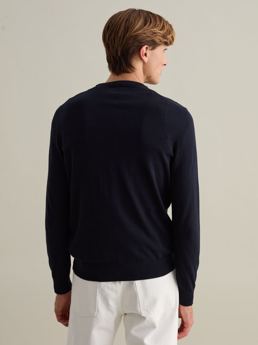 Round neck pullover_4