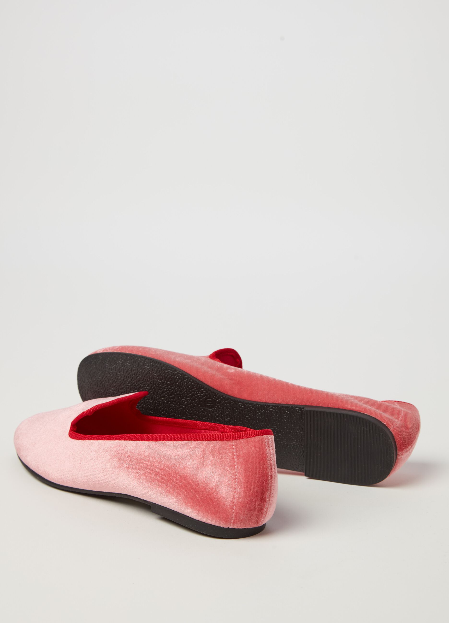 Slipper shoes with contrasting edging