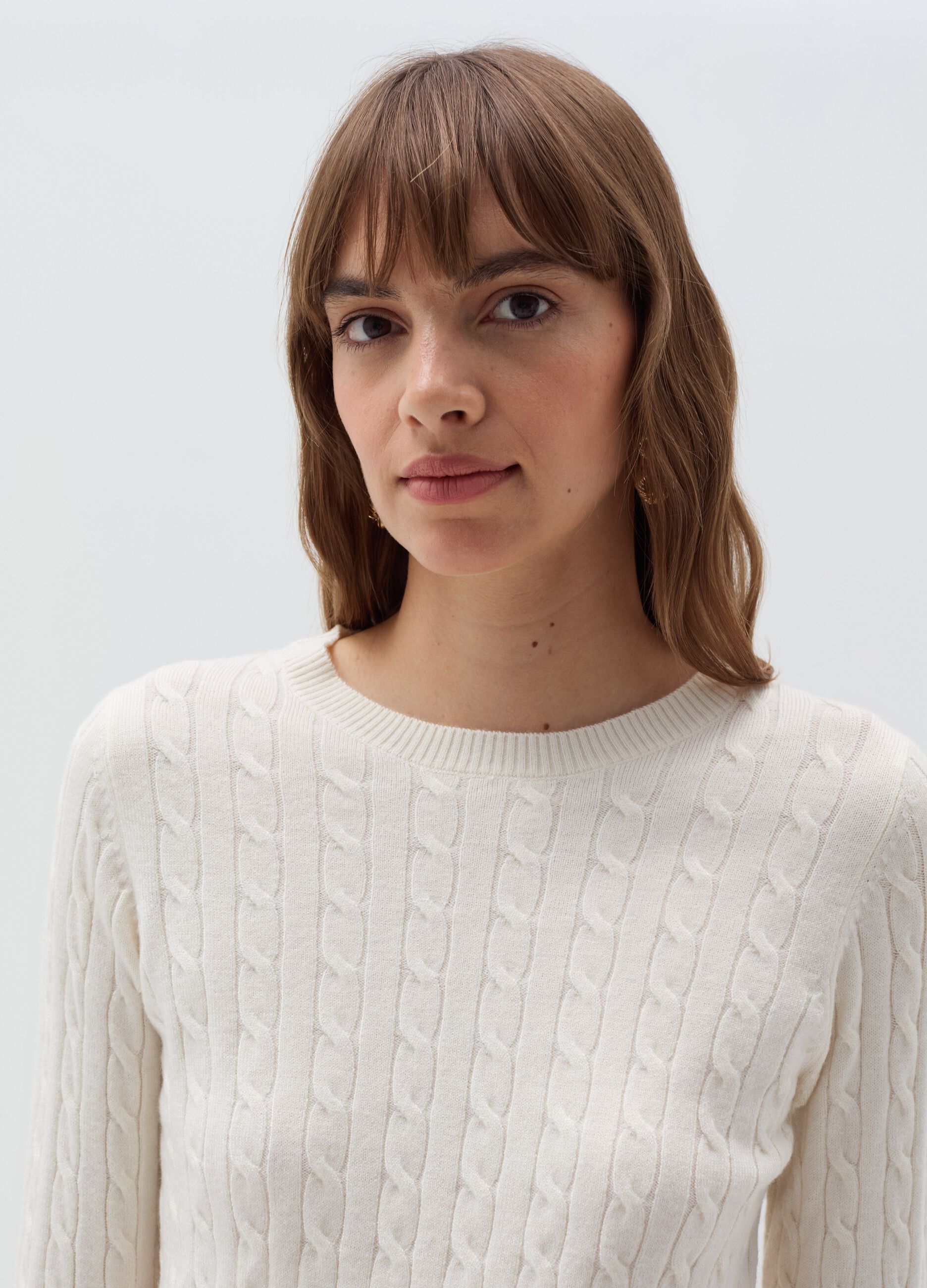 Ribbed pullover with cable-knit design