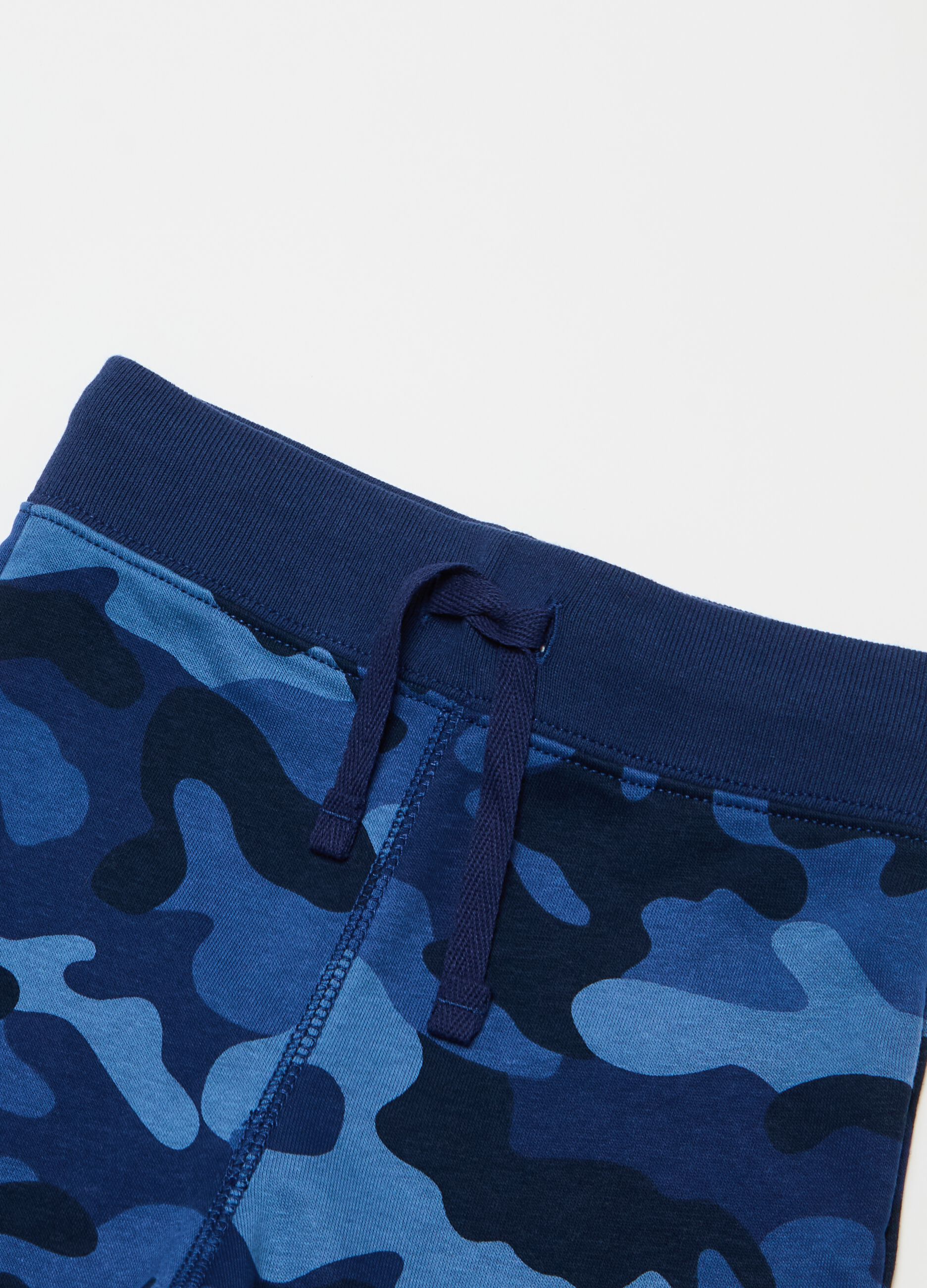 Shorts in felpa camouflage stampa logo