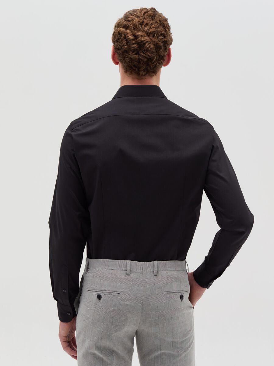 Slim-fit shirt with cut-away collar_2