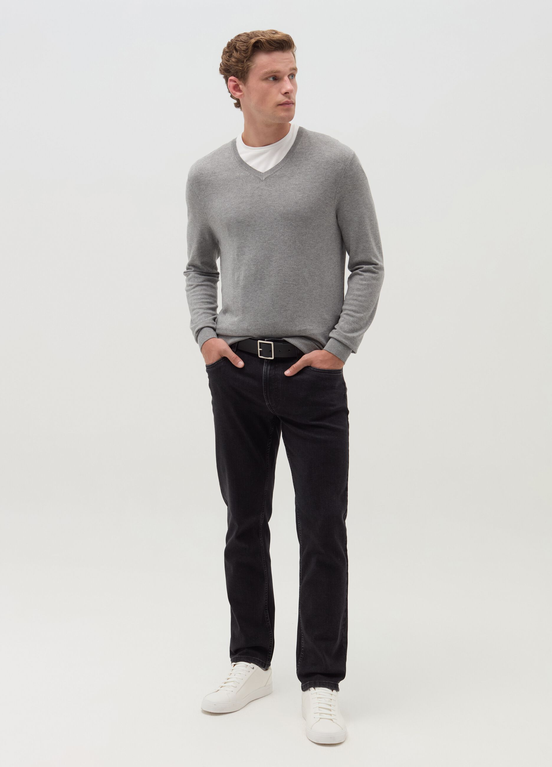 V-neck pullover