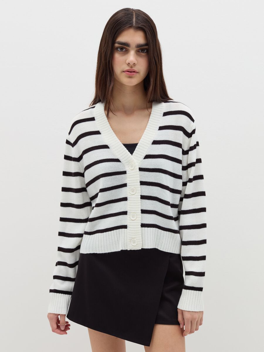 Cardigan with striped pattern and V neck_1