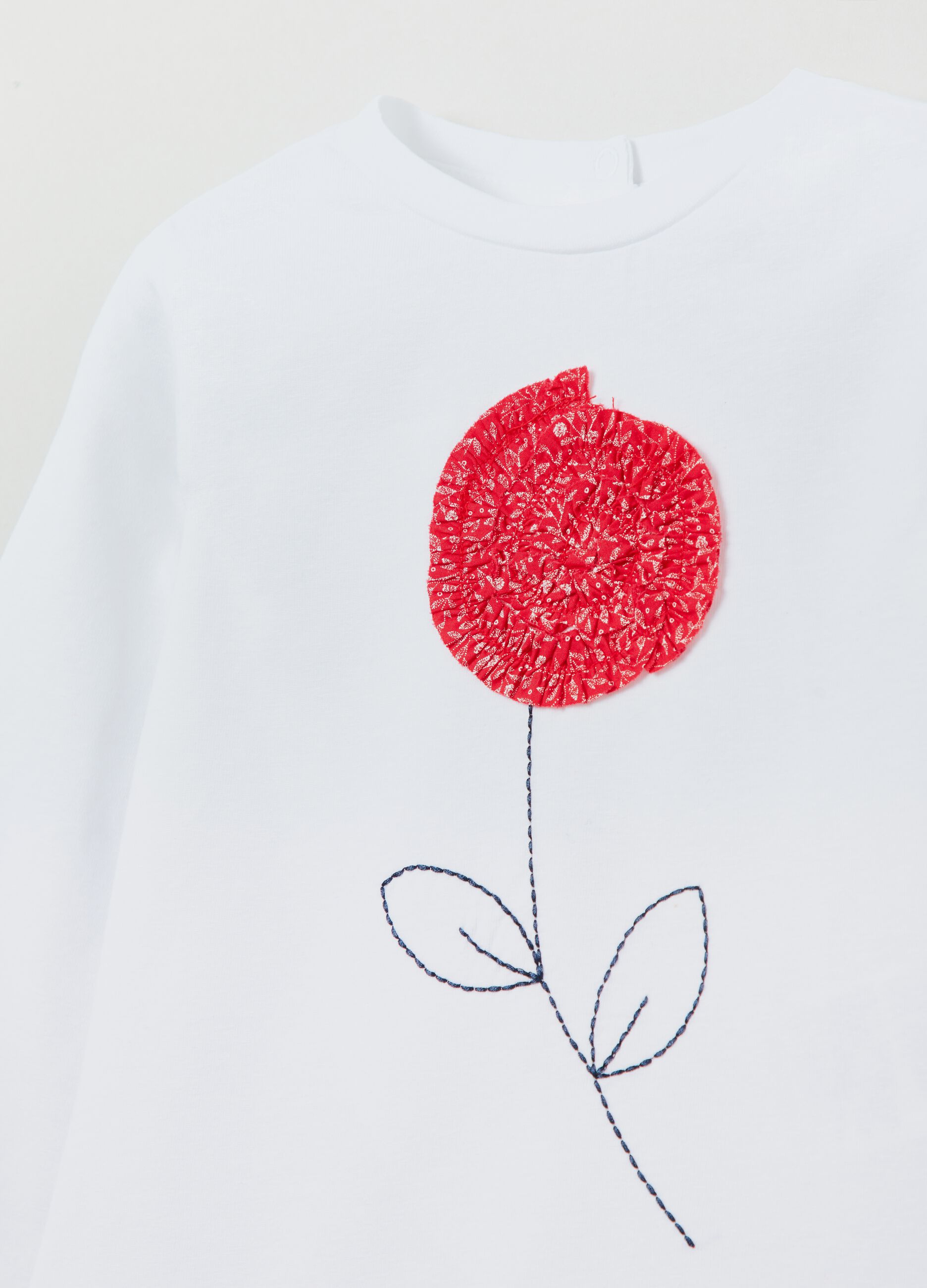 Long-sleeved T-shirt with flower embroidery