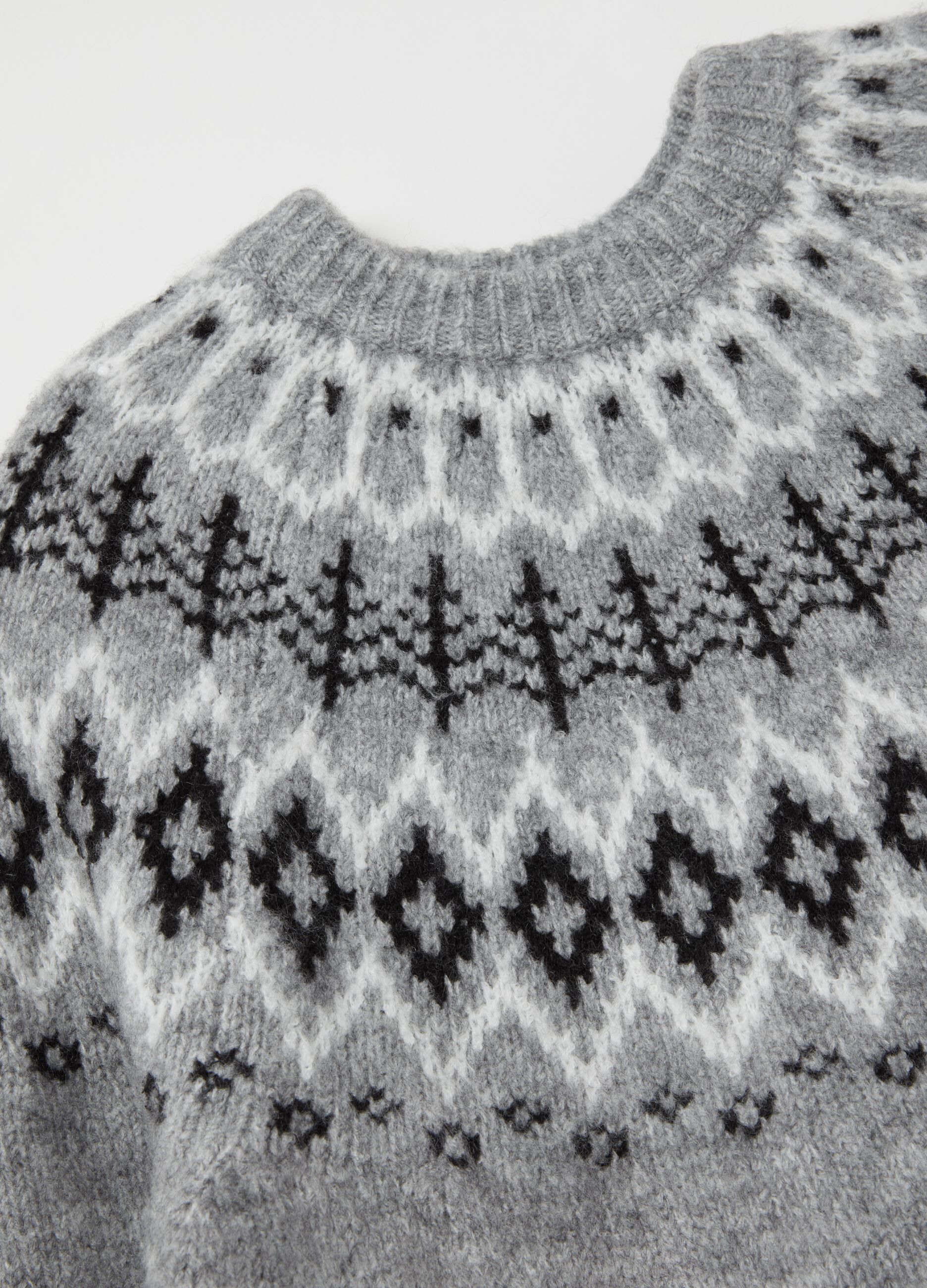 Curvy pullover with Norwegian design