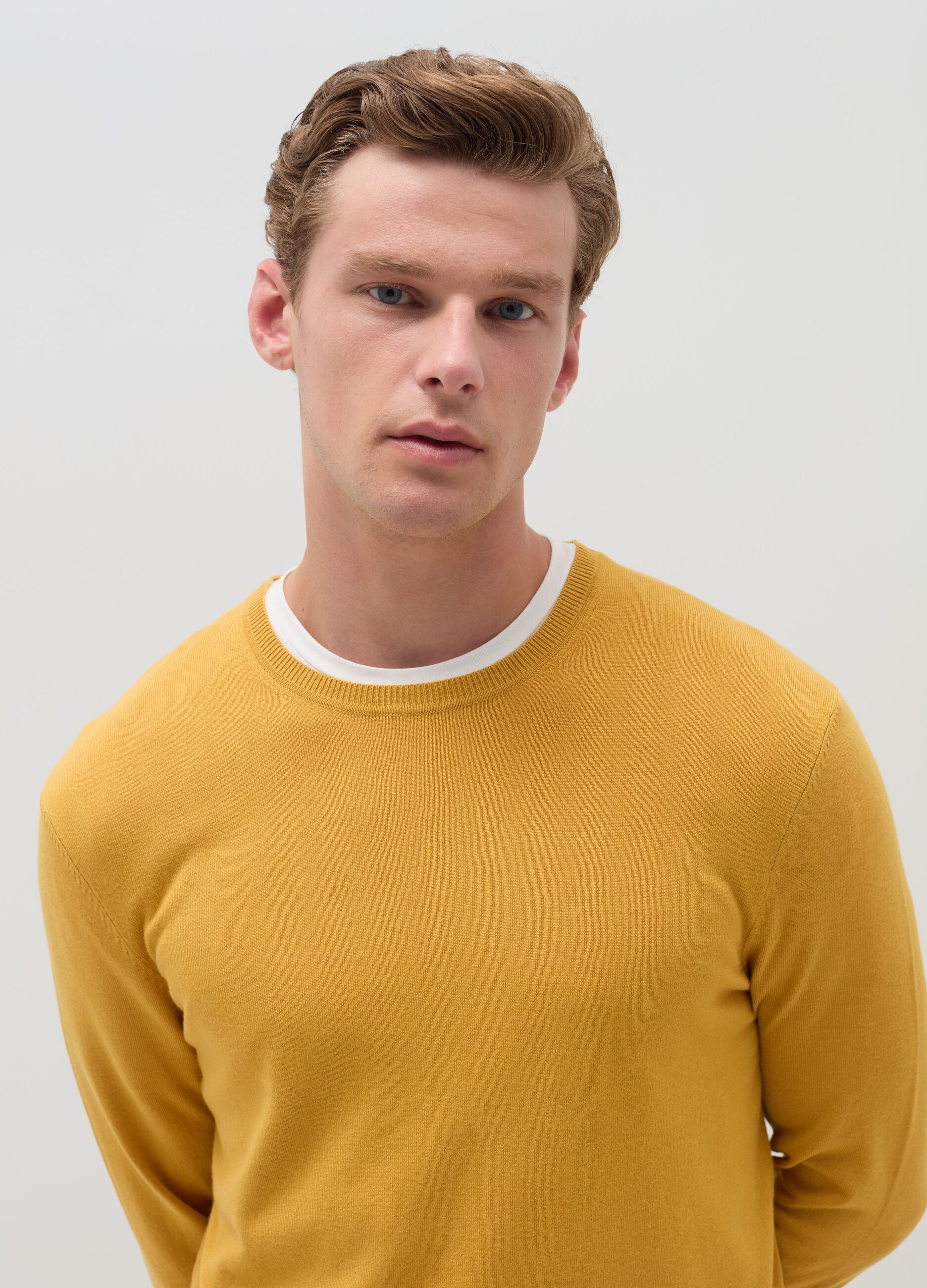 Round neck pullover