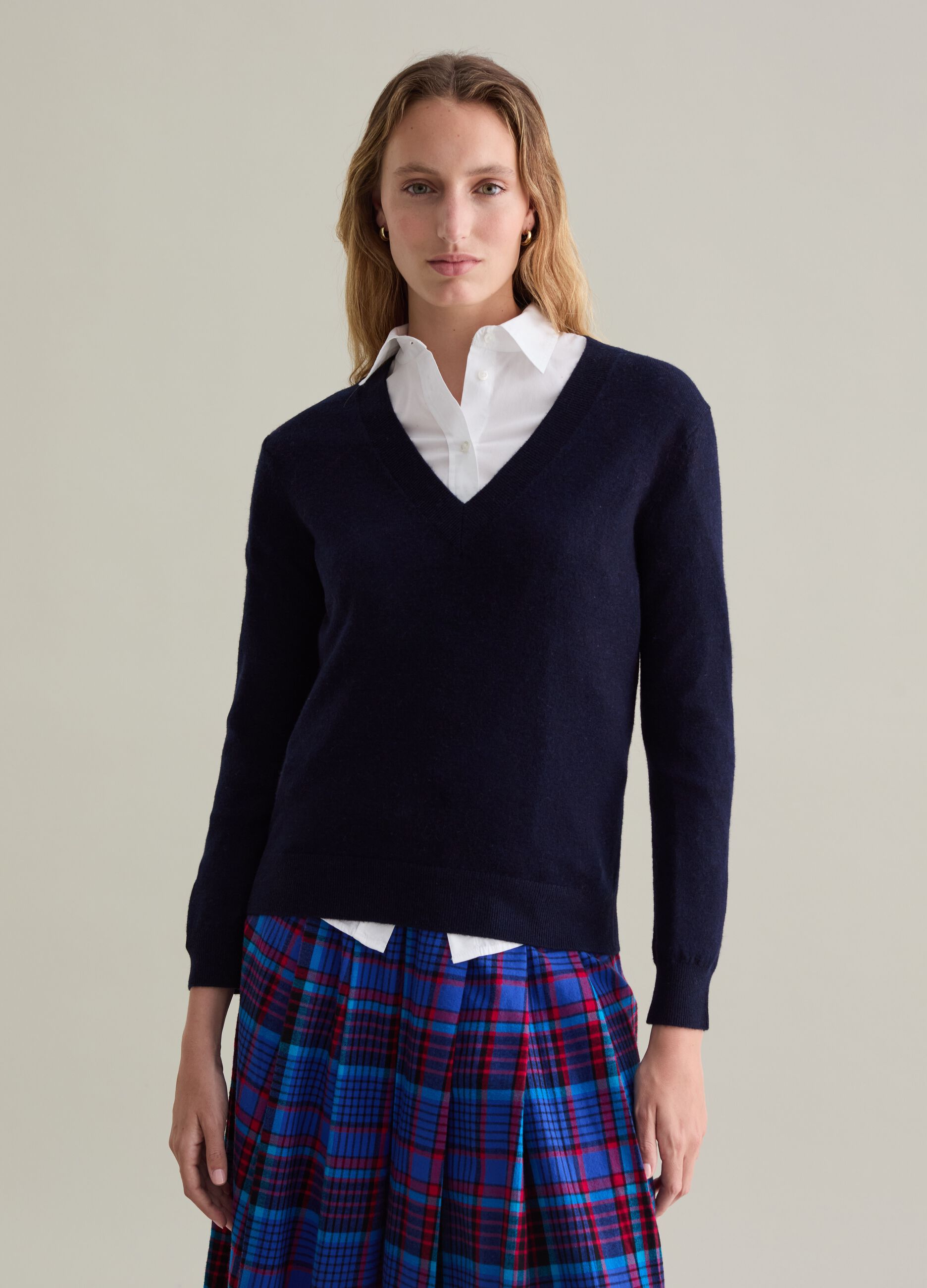 V-neck pullover in wool