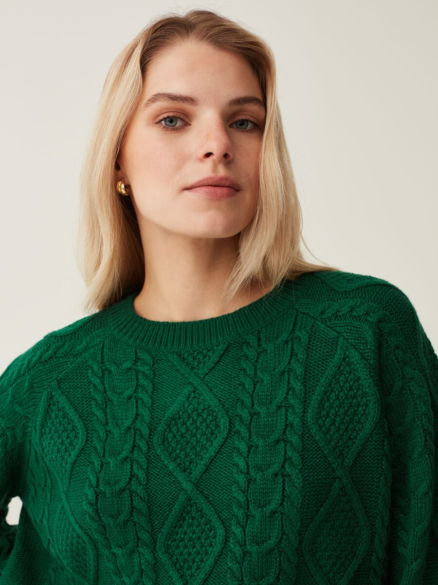 Pullover with cable-knit design_1