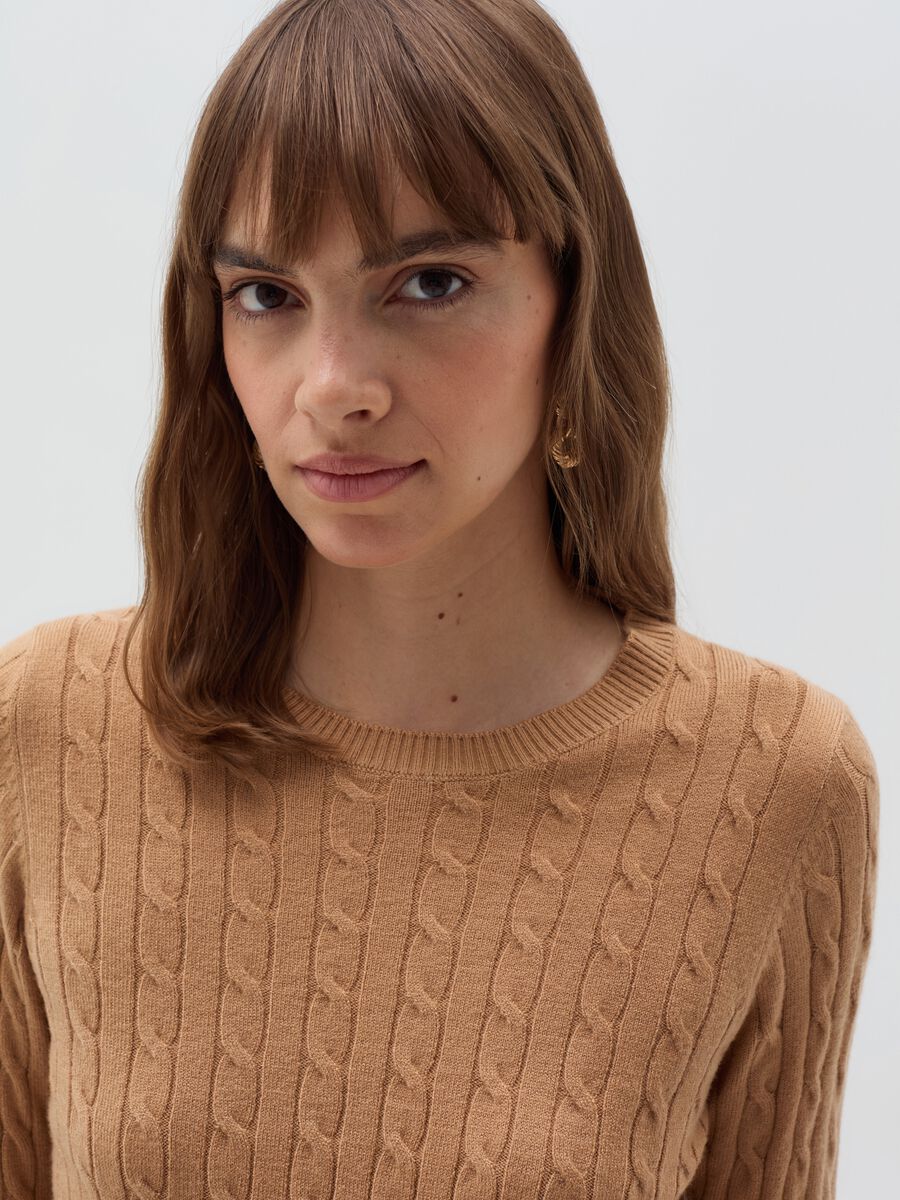 Ribbed pullover with cable-knit design_3