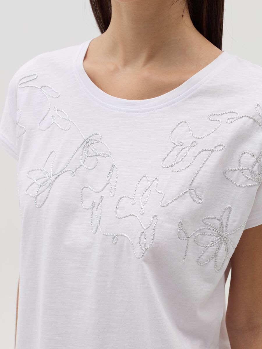 T-shirt with floral embroidery_3