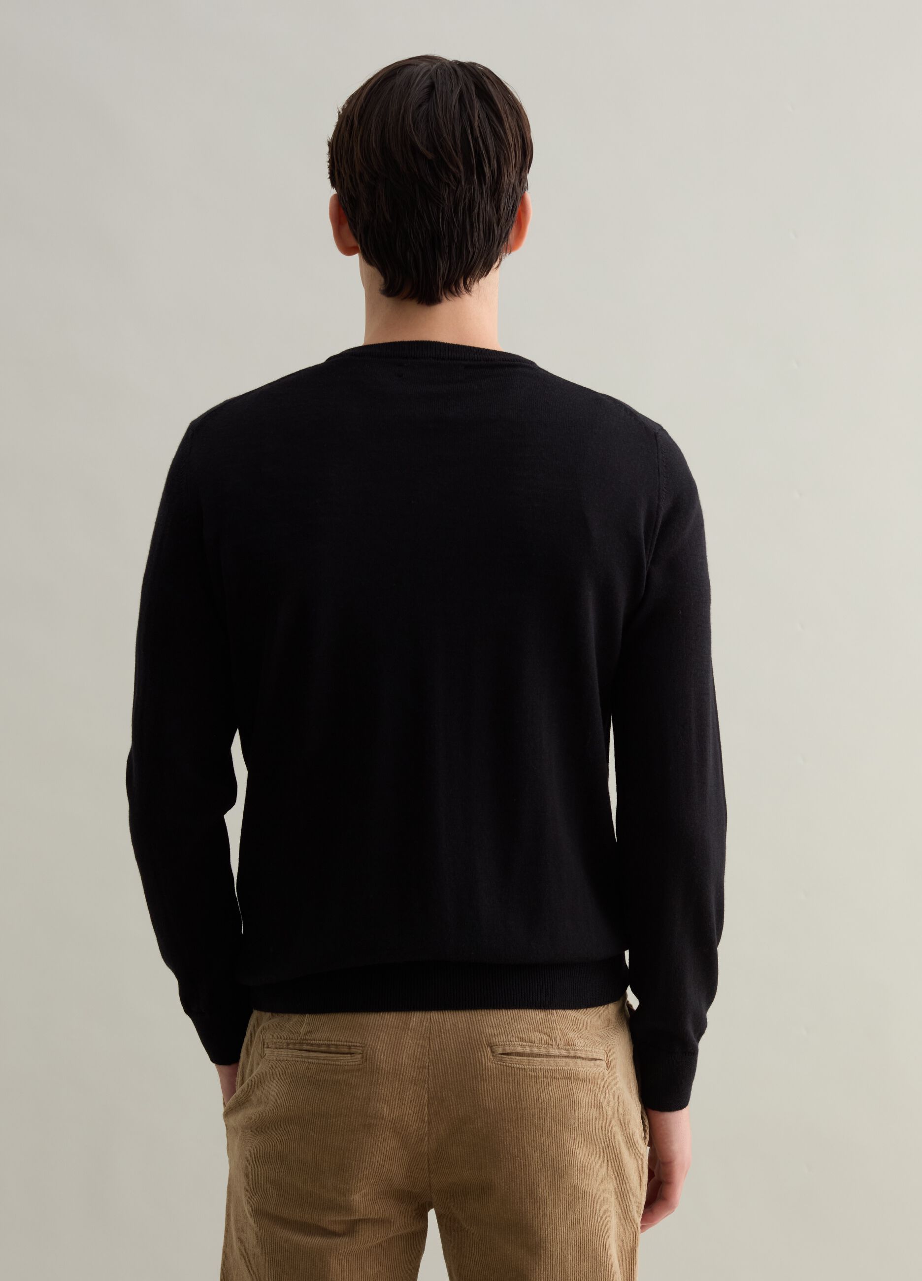 Merino wool pullover with V neck