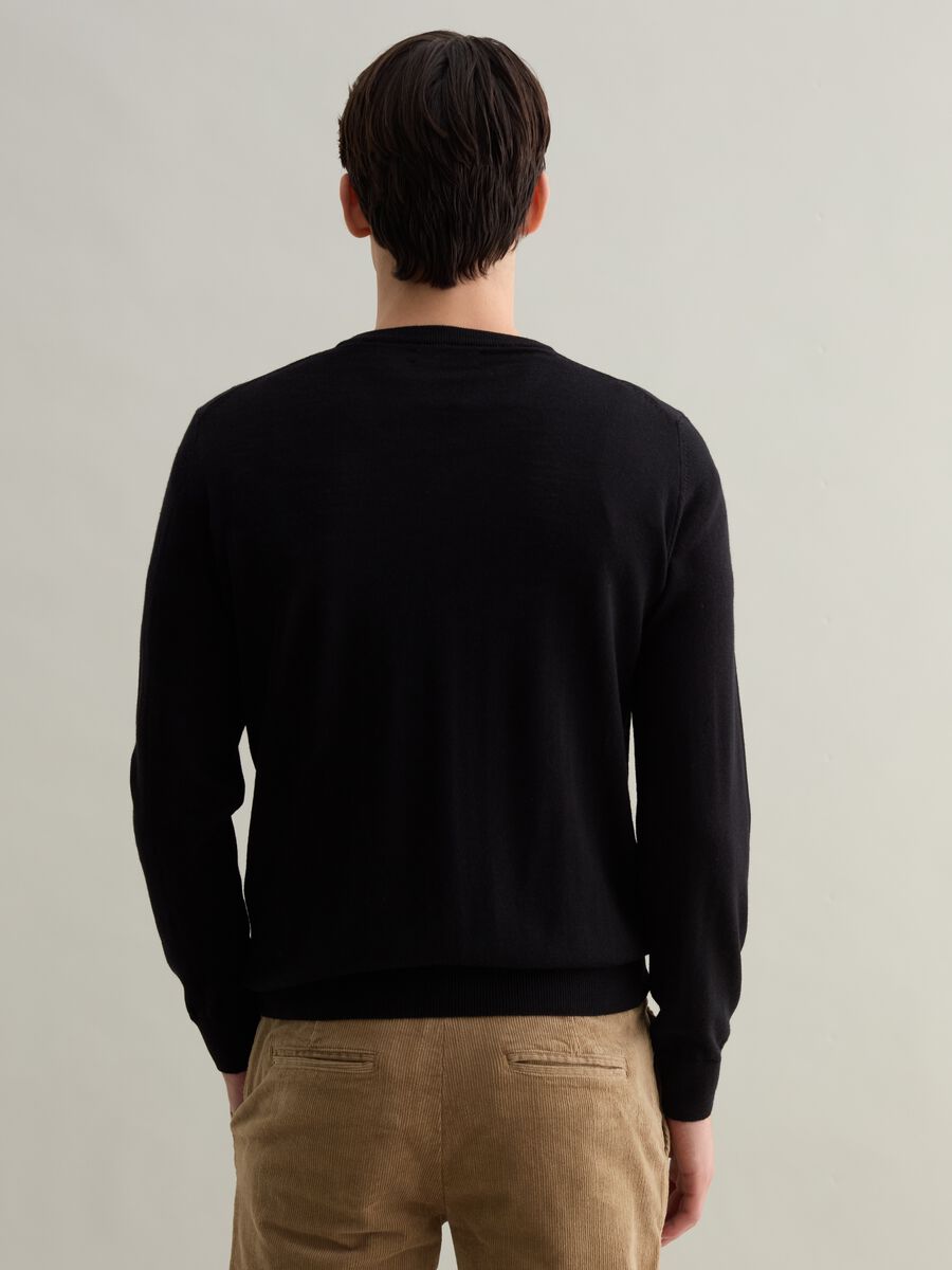 Merino wool pullover with V neck_3