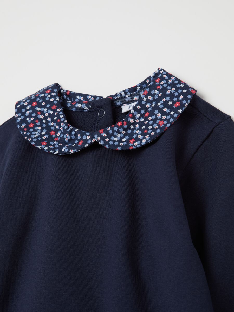 Sweatshirt in French terry with collar with flower_2