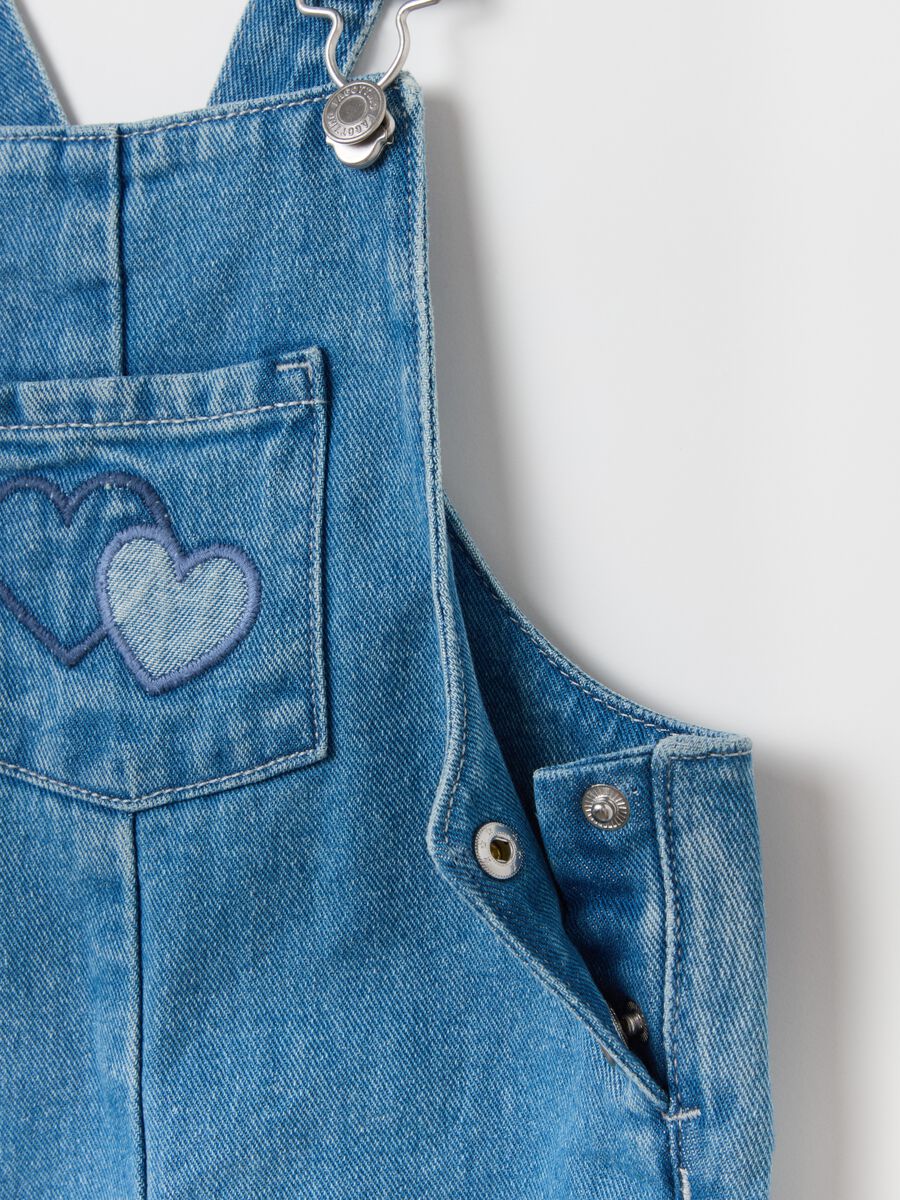 Denim dungarees with hearts embroidery and patch_2