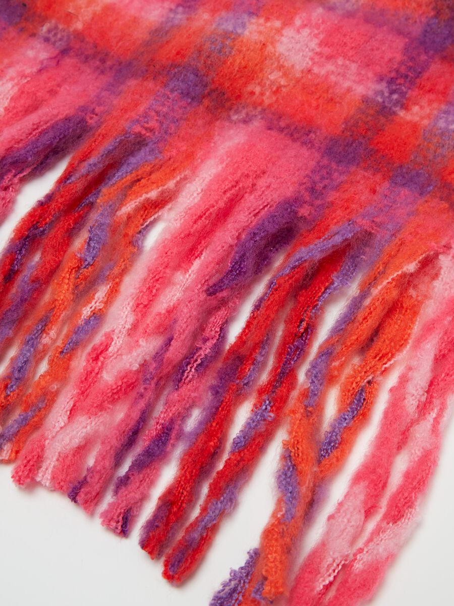 Chequered print scarf with fringe_1