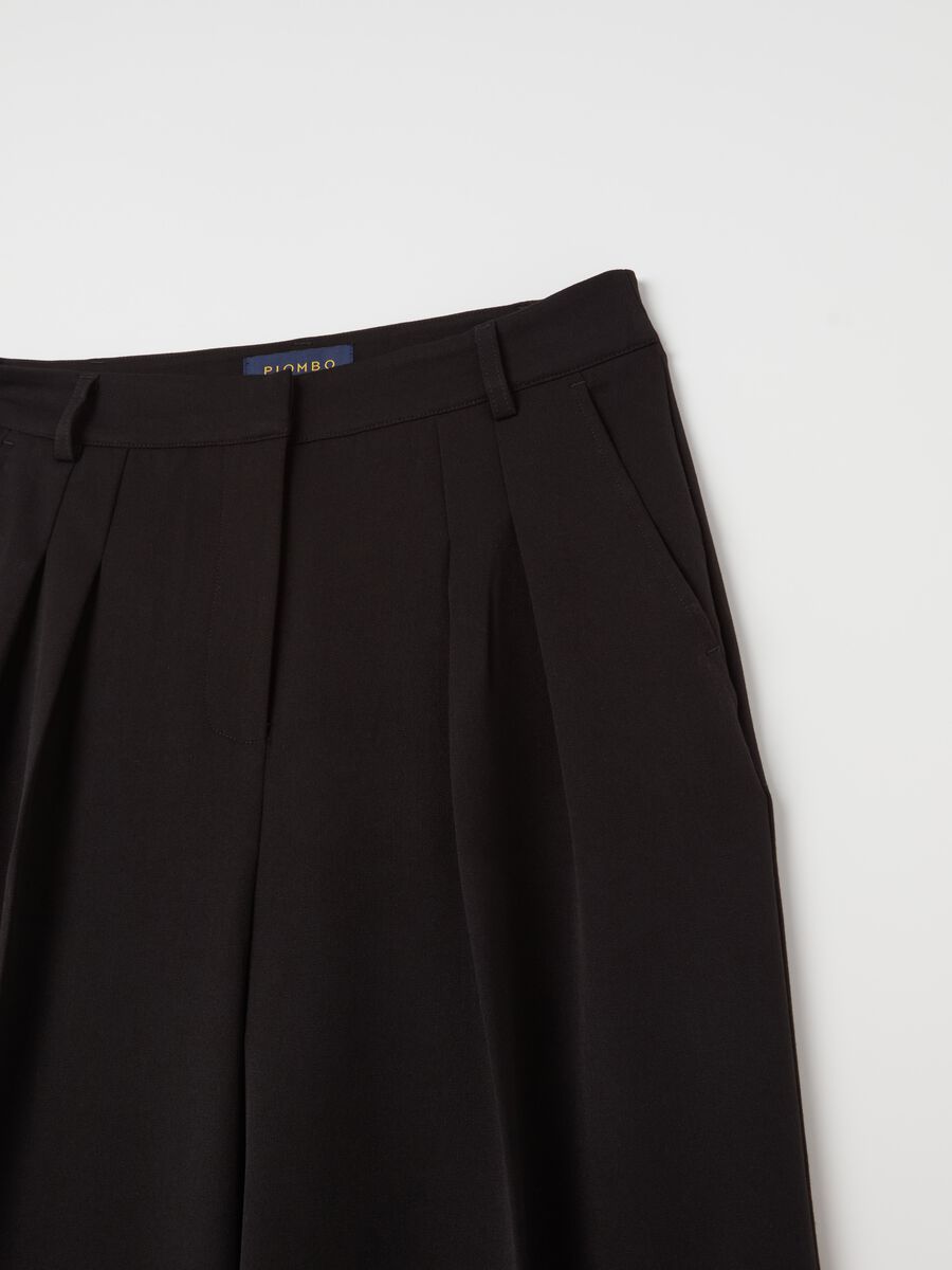 Contemporary wide-leg trousers with darts_2