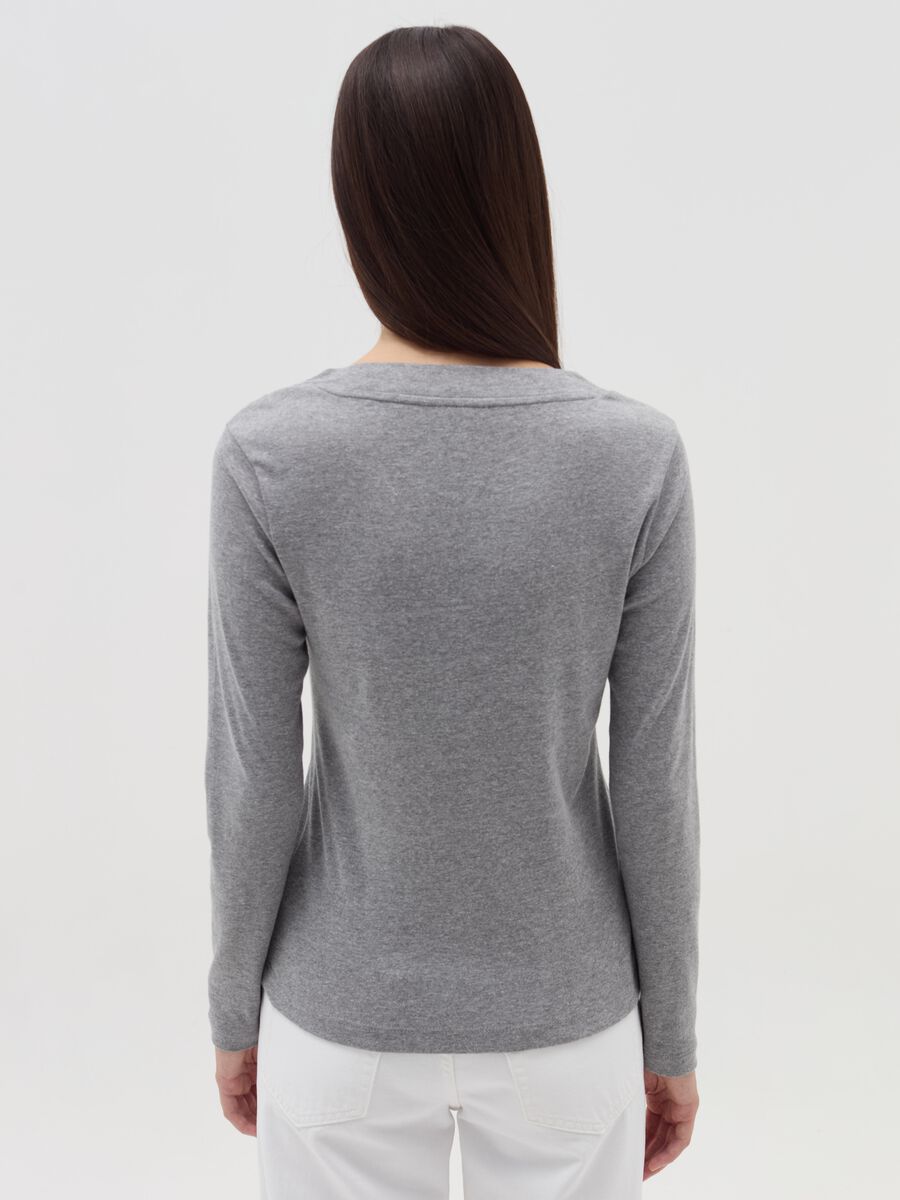 Long-sleeved T-shirt with granddad neckline_3