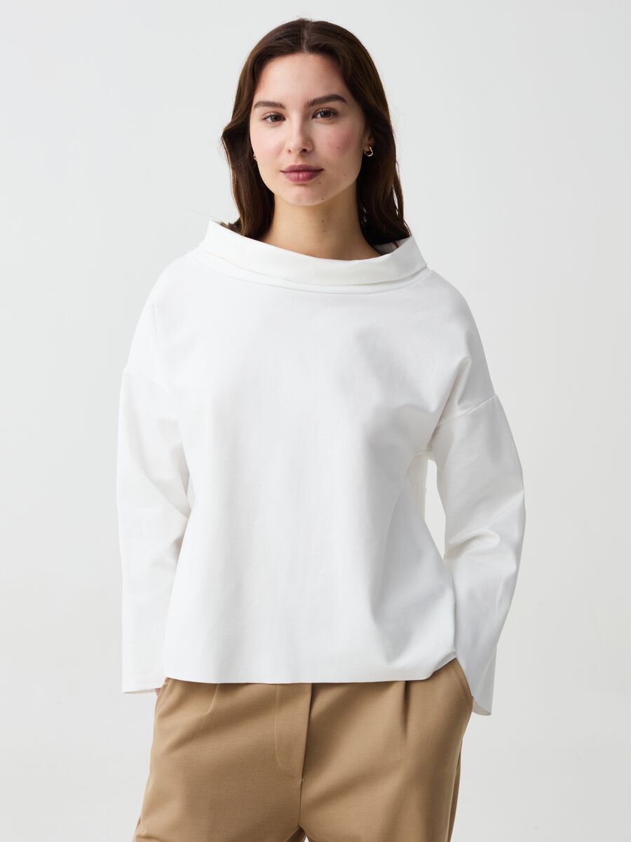 Blouse with boat neck and fold_0
