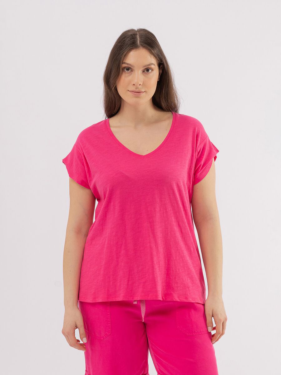 Curvy slub cotton T-shirt with V neck_1