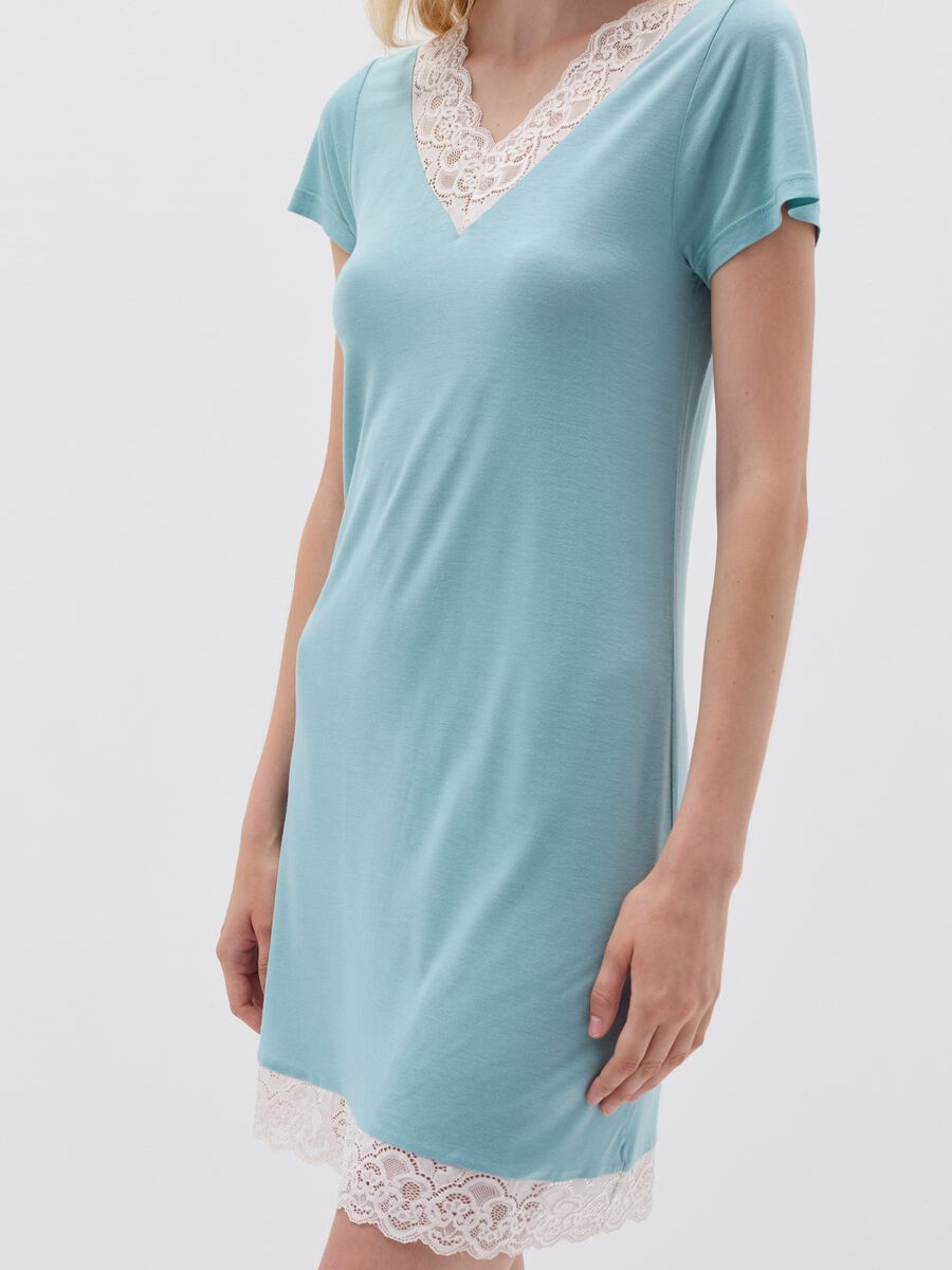 Nightdress with short lace sleeves_1