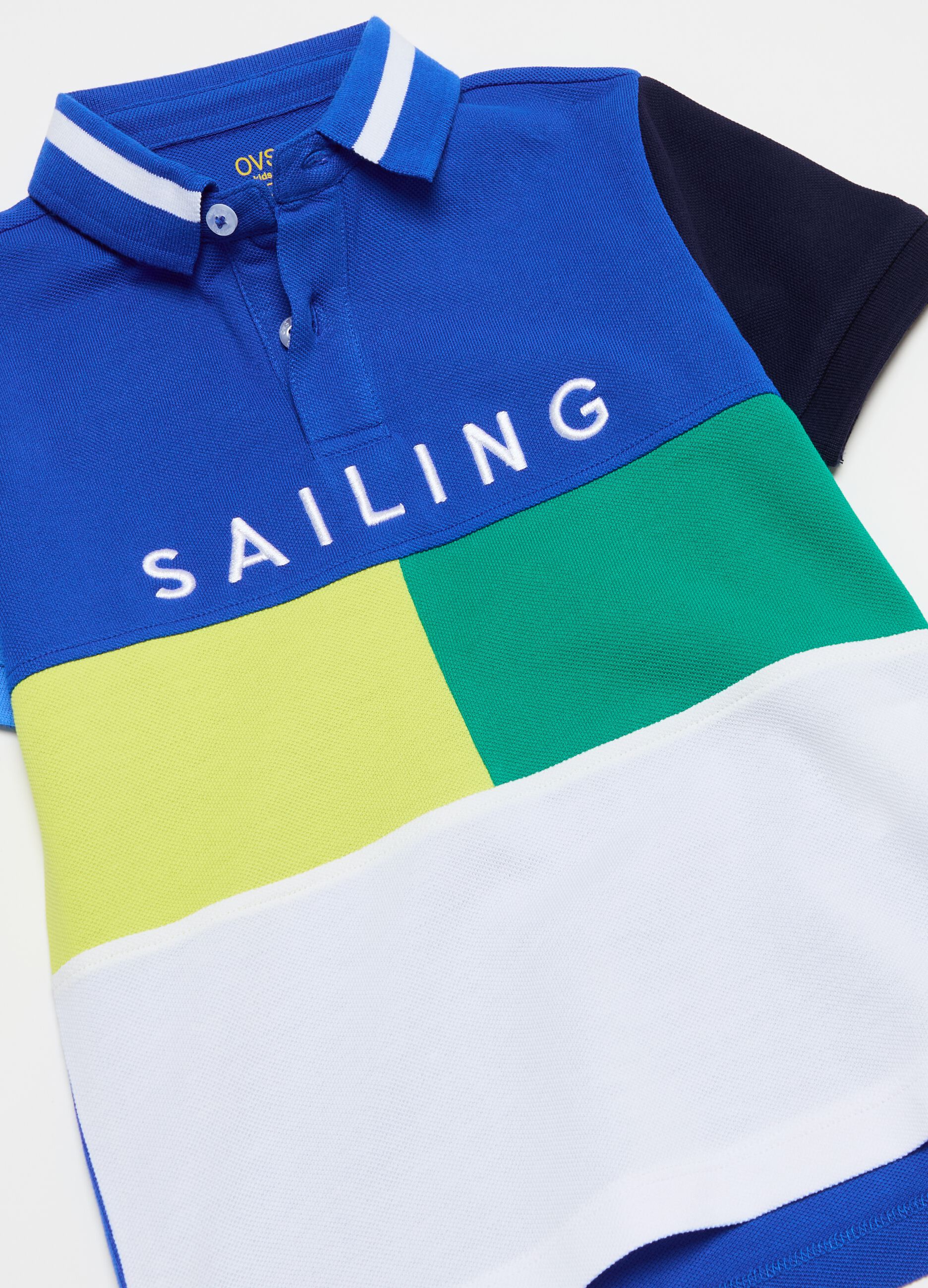 Colourblock piquet polo shirt with print
