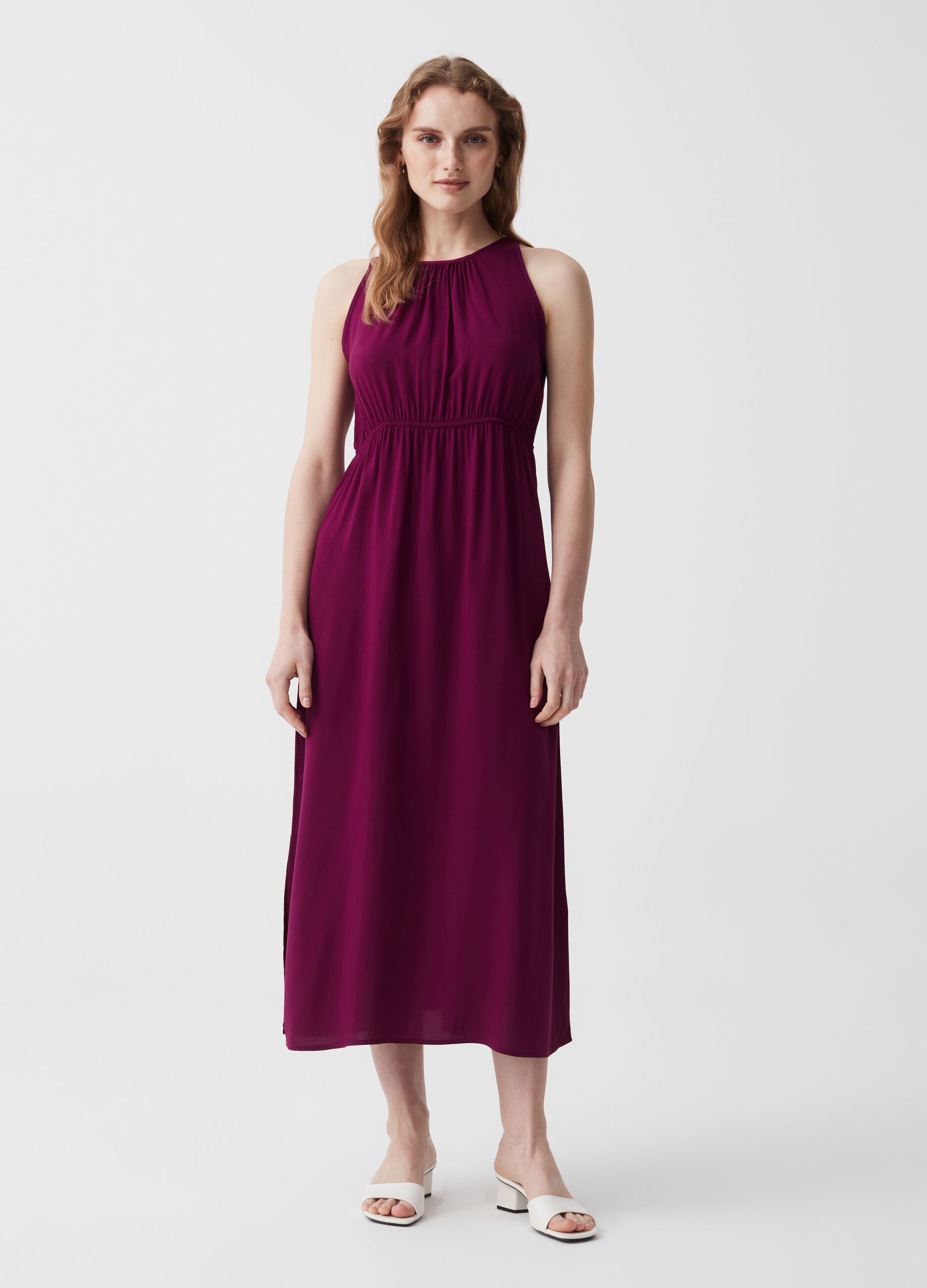 Long dress in viscose with halter neck