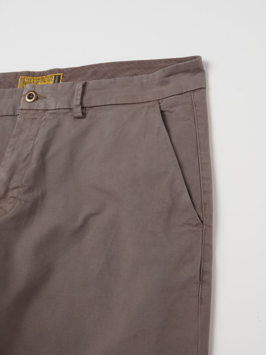 Pantalone chino slim fit in cotone stretch_1